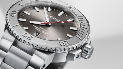 01 733 7730 4153-07 8 24 05PEB - Oris Aquis Date Relief